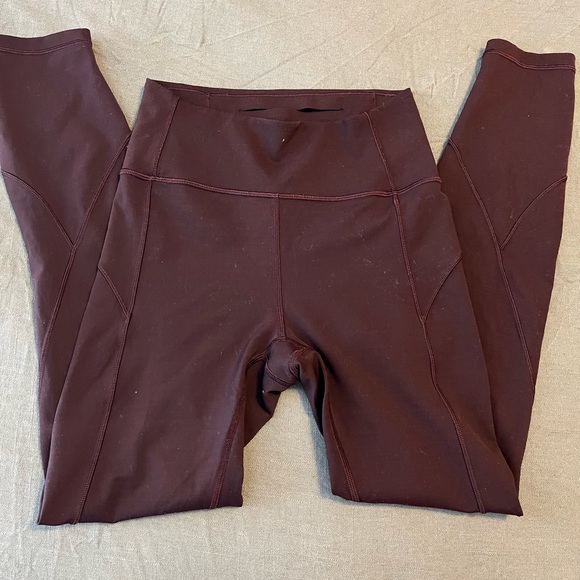SOLD Lululemon Essential Tight Cassis - Picture 3 of 5
